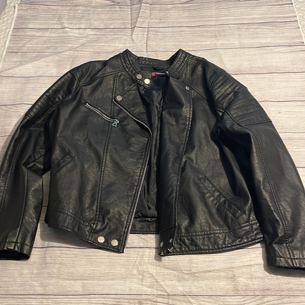 Women’s Urban Republic 2X black jacket